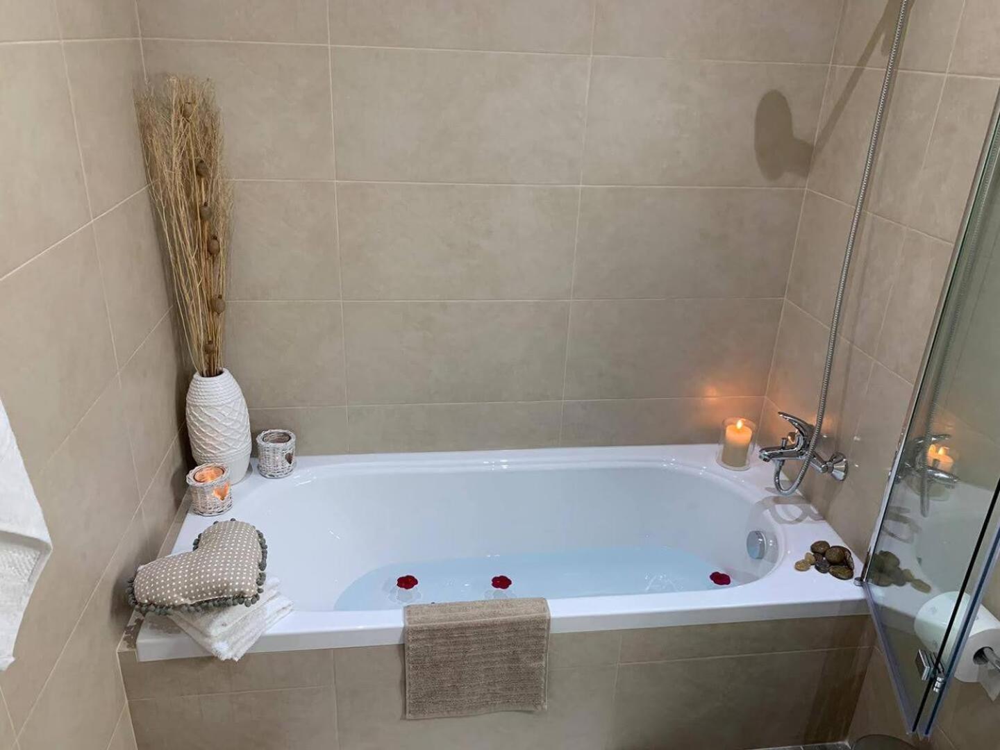 Апартаменты Ta'Lonza Luxury Near Goldenbay With Hot Tub App1 Меллиеха Экстерьер фото