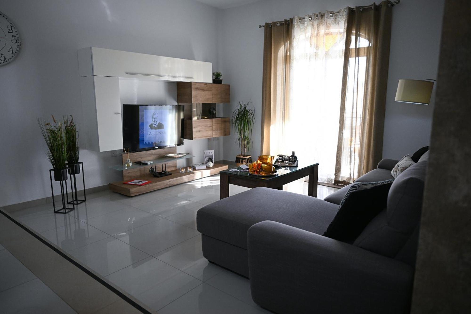 Апартаменты Ta'Lonza Luxury Near Goldenbay With Hot Tub App1 Меллиеха Экстерьер фото